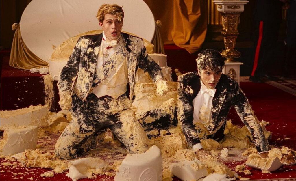 Красный, белый и королевский синий