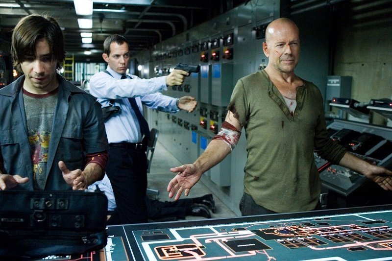 смотреть крепкий орешек