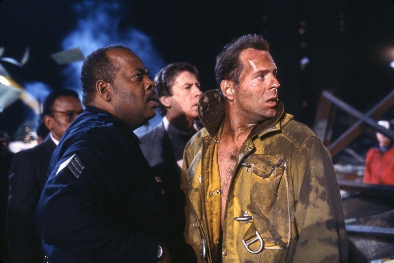 смотреть крепкий орешек